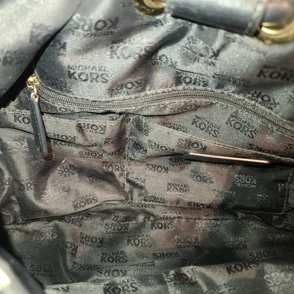 Michael Kors Purse in excellent condition - Picture 9 of 12